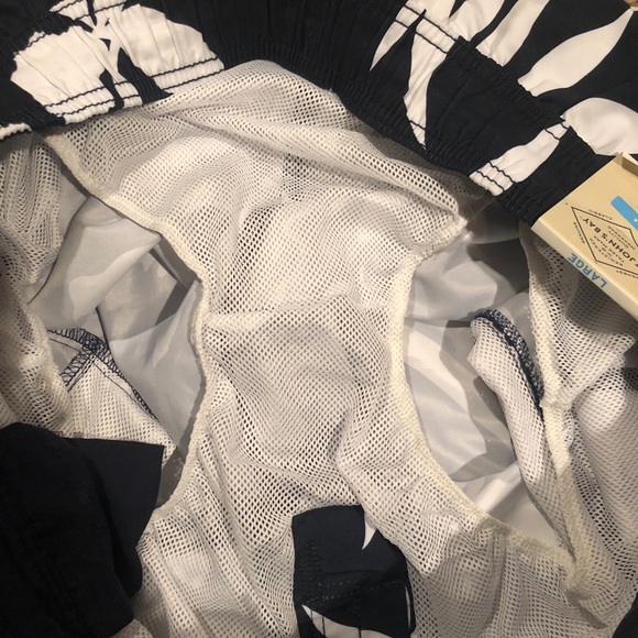 NWT Men’s St John’s Bay Bathing Suit - Picture 4 of 5